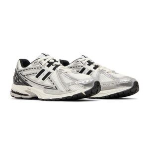 New Balance Silver Metallic Black Sneakers